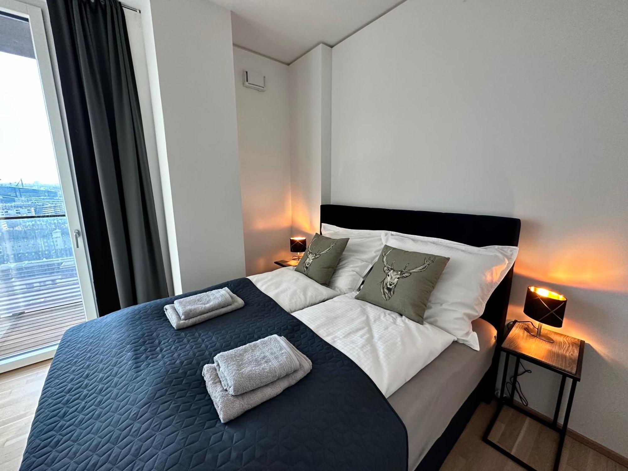 וינה Panorama Sky Apartment I Rooftop Pool I Metro Station מראה חיצוני תמונה